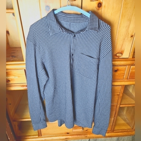 lululemon athletica Blue Checkered Casual Button Down Shirt - Picture 1 of 5